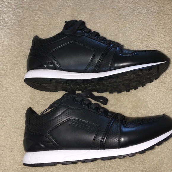 kenneth cole black tennis shoes